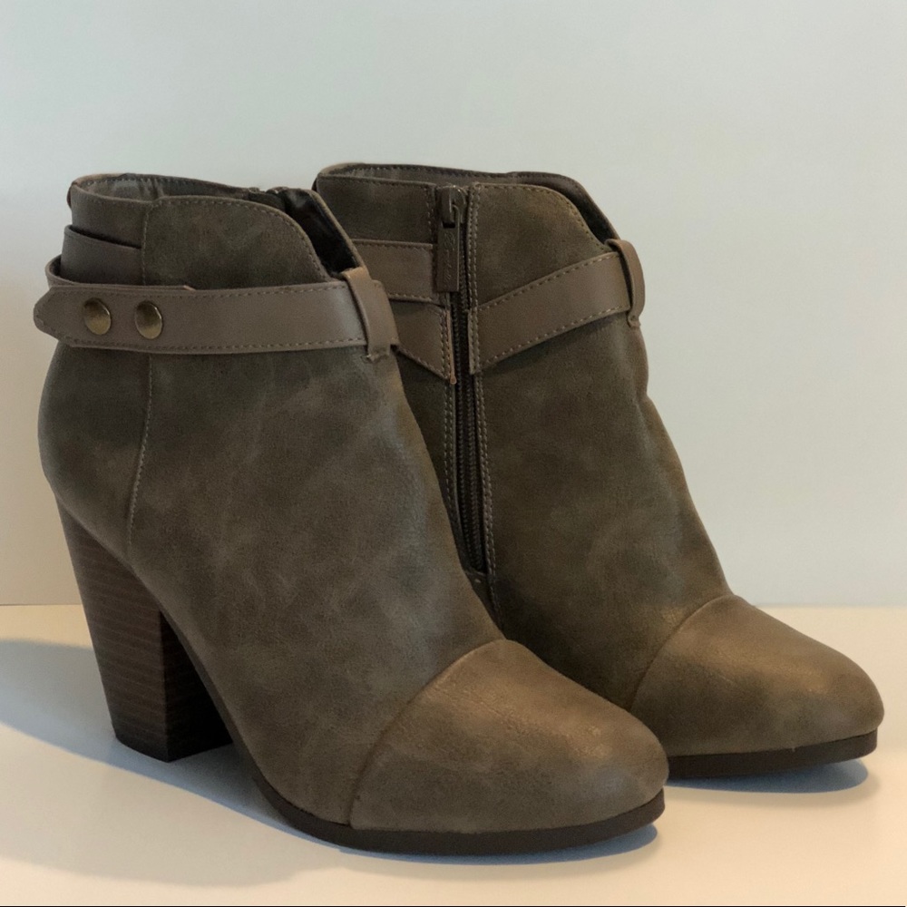 Brand New Chunky Stacked Ankle Booties - size 9